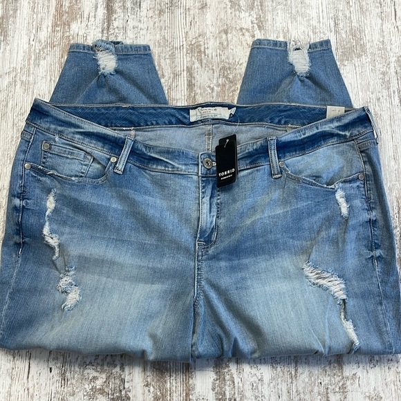 Torrid NWT Classic Verona Destructed Ankle Skinny Jeans Size 24 - Picture 1 of 11
